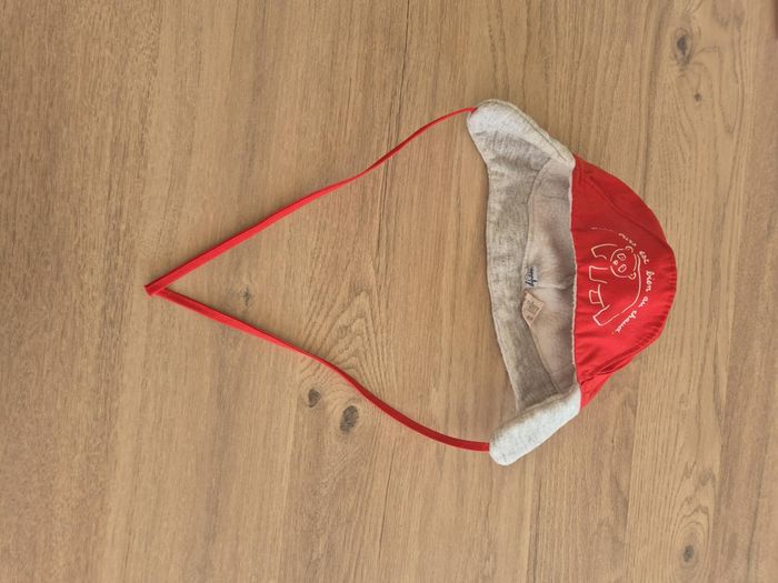 Bonnet avec ficelles