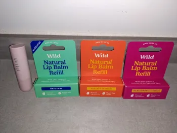 Lot de 3 recharges de stick à lèvres / lip stick Naturelles WILD avec etuis - Neuf