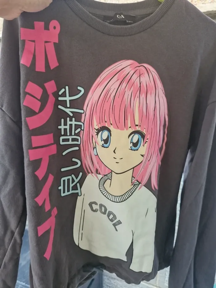 Pull gris • Manga - photo numéro 4