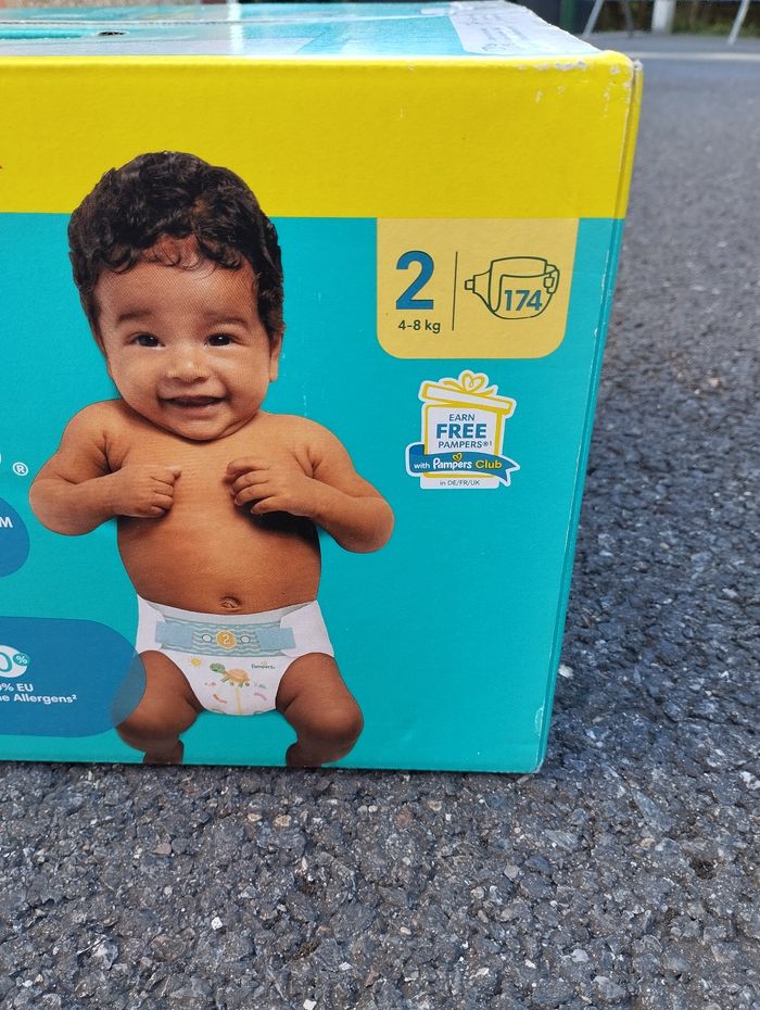 Couches Pampers taille 2 complet 174 couches - photo numéro 2