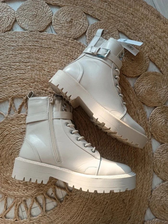 Bottines boots à lacets semelles crantées beige Pimkie Taille 40 Neuf avec étiquettes - photo numéro 4