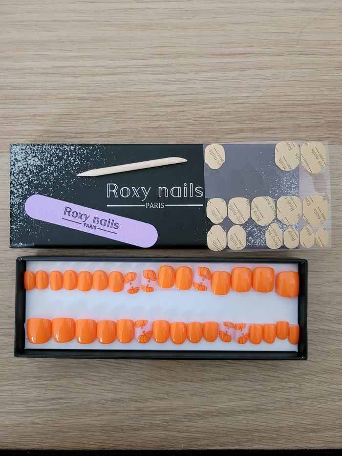 Lot de 5 boîtes de faux ongles Roxy Nails Paris – 4 neufs + 1 réutilisable - photo numéro 7