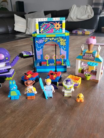 10770 lego disney Toy Story 4 Le carnaval en folie de Buzz et Woody