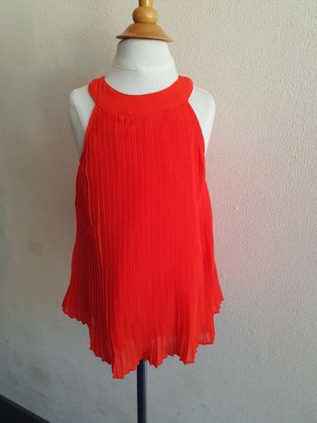 Robe rouge plissée
