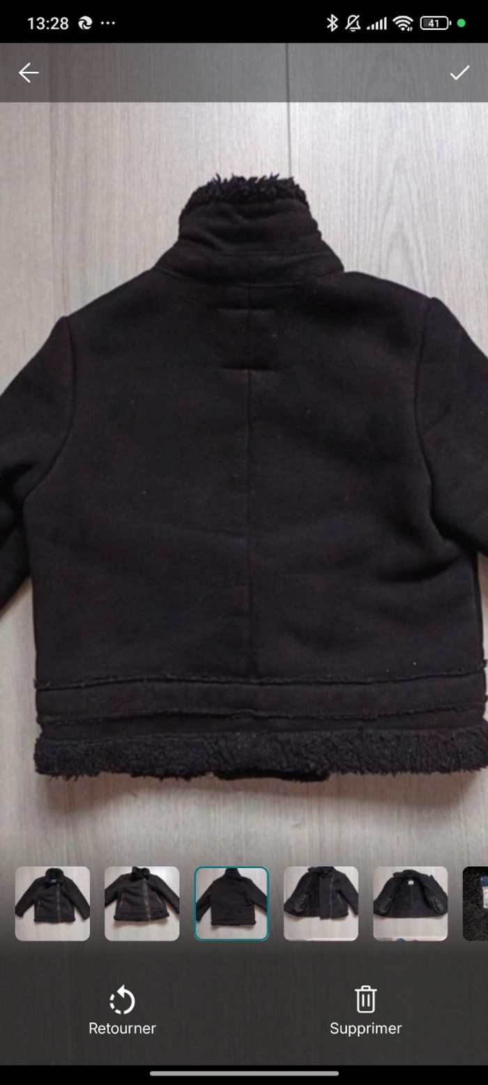 Manteau noir hiver chaud Kiabi fille 4 ans très bon état - photo numéro 3