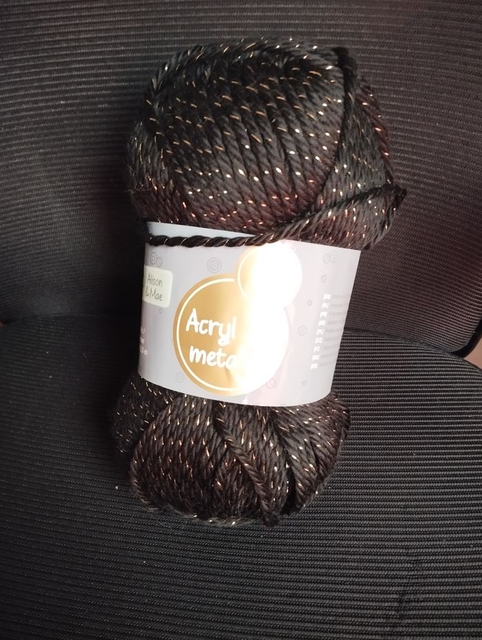 * 1 pelote noire Extra Large Metallic par Alison & Mae