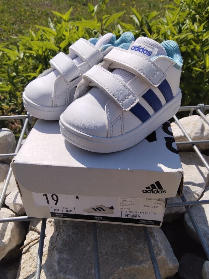 Baskets Adidas taille 19 - photo numéro 8
