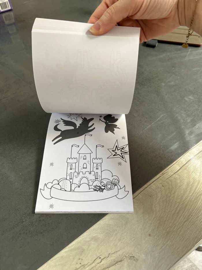 Livre de coloriage et stickers - photo numéro 4