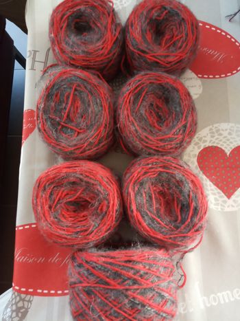 Lot de 7 Pelotes Fantaisies Tons Rouges et Gris Foncés (480g)
