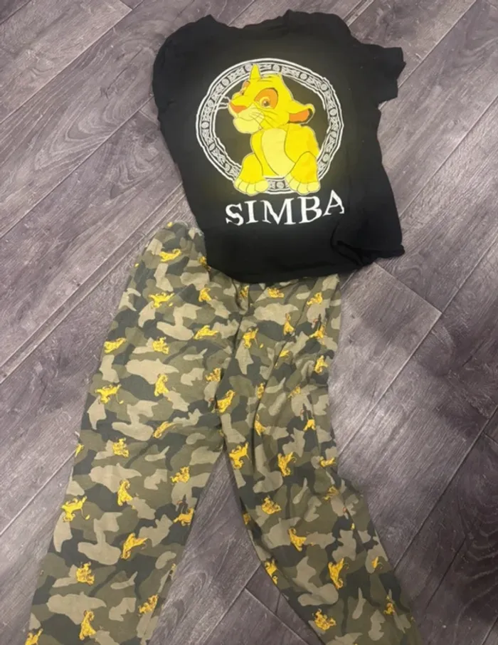 Ensemble de pyjama femme taille L/M le roi lion