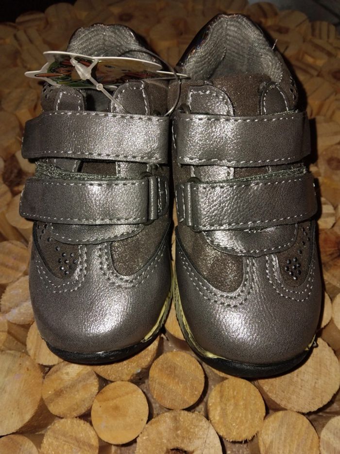 Basket neuve taille 21 - photo numéro 4