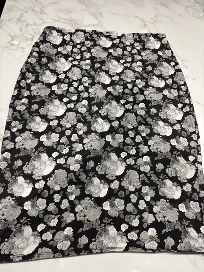 Jolie jupe mi longue taille XL - photo numéro 7