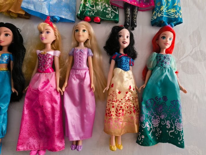 Lot 12 poupées disney - photo numéro 3