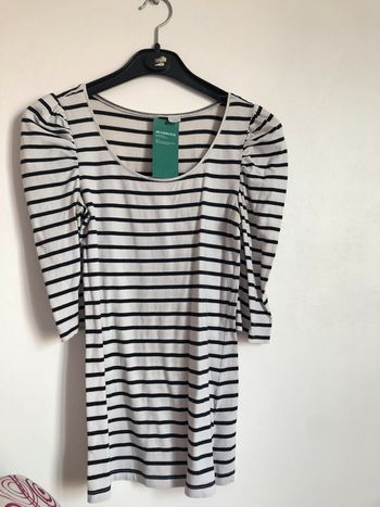 Haut blanc à rayures