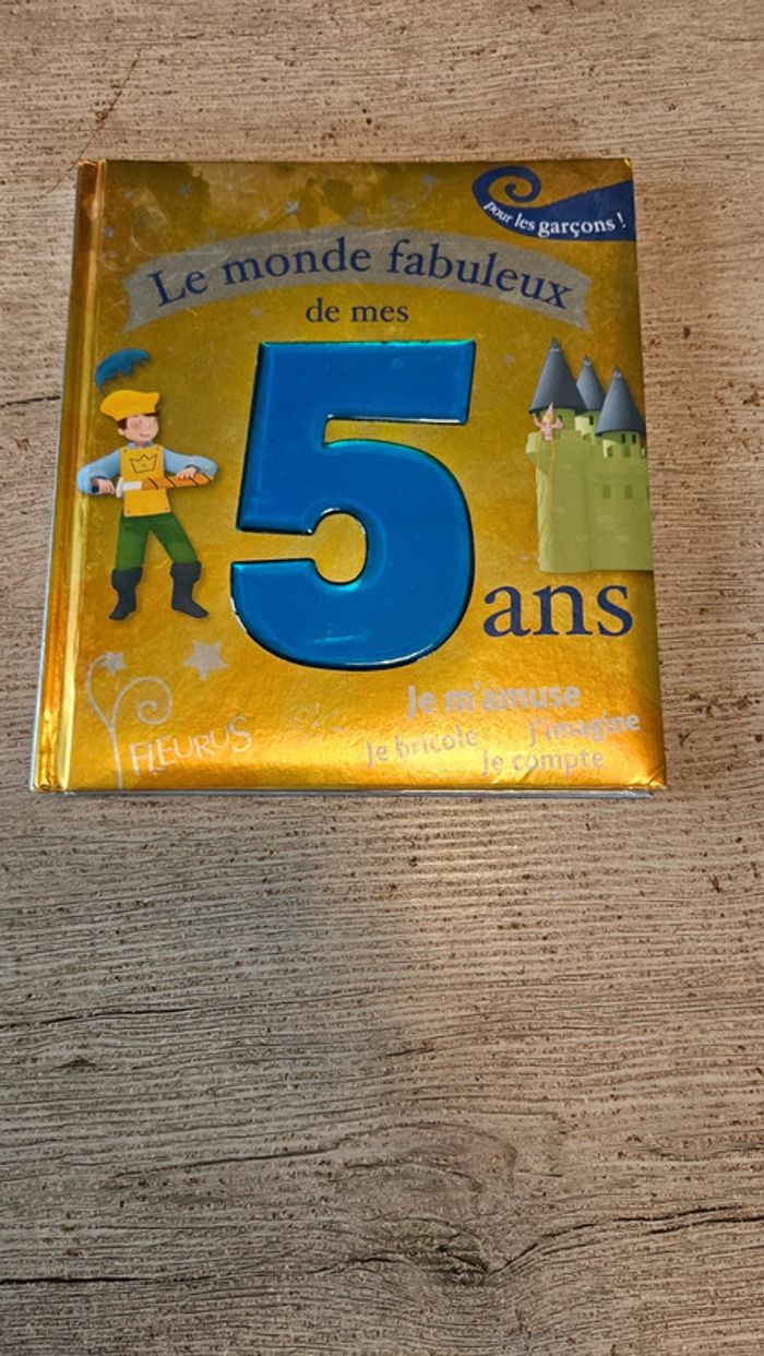 Livre enfant Le monde fabuleux de mes 5 ans, garçon, peu utilise