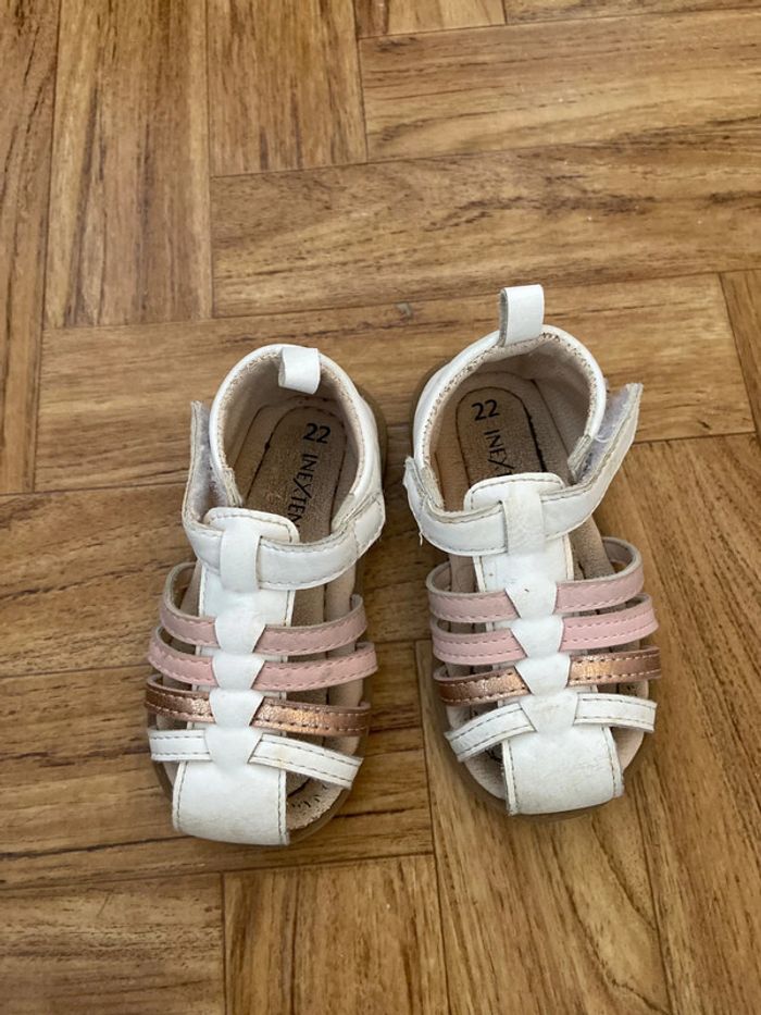 Sandales blanches et rose