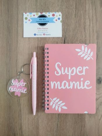 Ensemble carnet stylo porte clés super mamie
