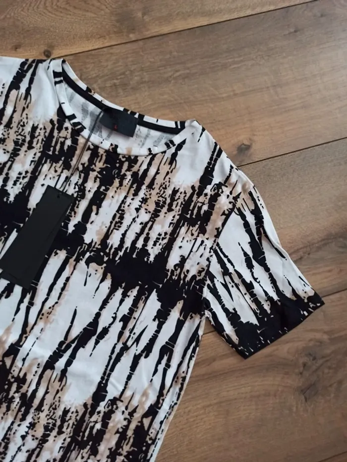 T-shirt manches courtes homme arrondie taille M - photo numéro 3