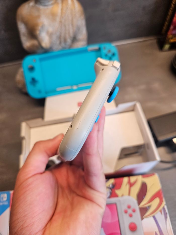 Nintendo Switch Lite Édition Zacian & Zamazenta – Très bon état + boîte d'origine - photo numéro 4