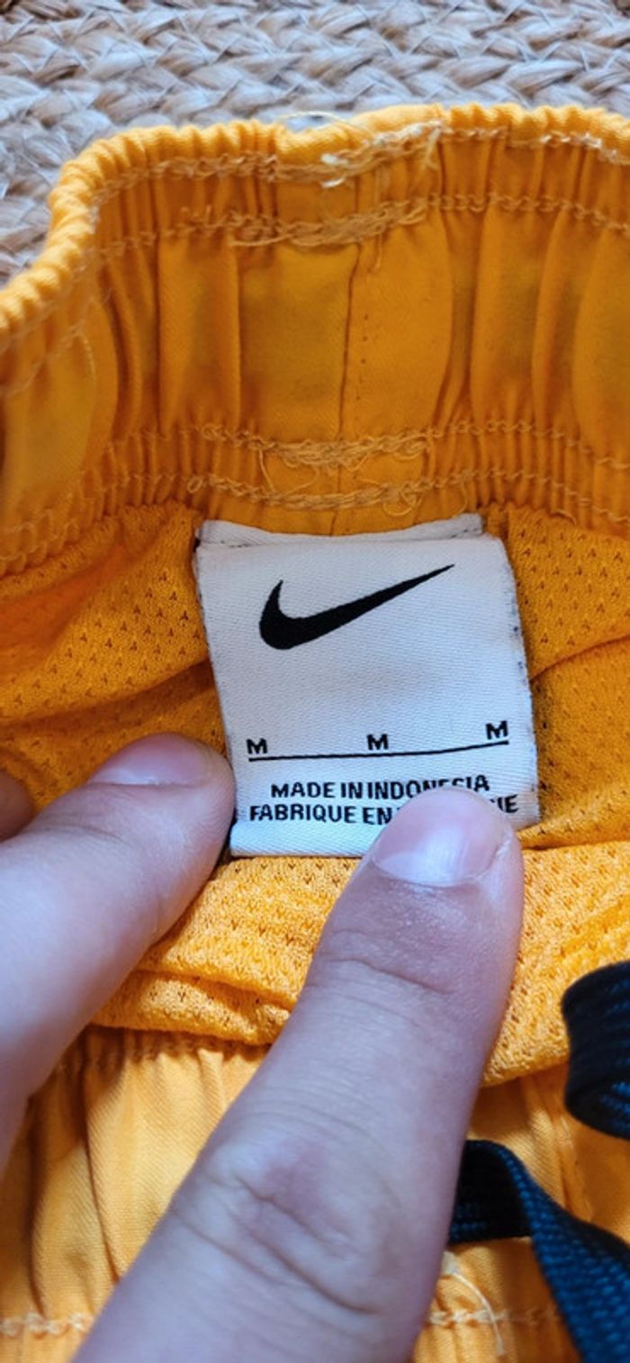 Short de bain Nike - Taille M - Jaune moutarde - Homme - Très bon état - photo numéro 4
