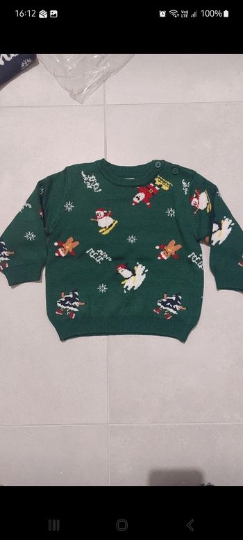 Joli pull , 12M, comme neuf
