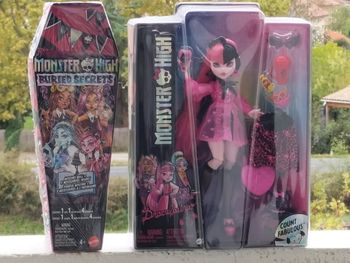 Poupée Draculaura et son animal de compagnie et poupée surprise secrets cachés monster high