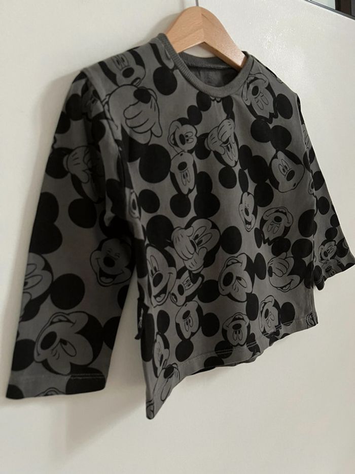 Teeshirt ML gris anthracite et dessins noirs Mickey - Taille 24 Mois (92cm) - photo numéro 4
