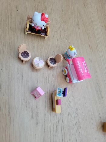 Gros lot hello kitty ribbon café terrasse personnage dont 1 articulé glacière boisson