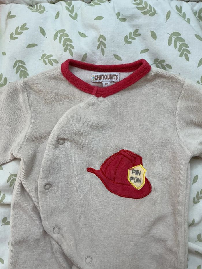 pyjama grenouillère en velours beige et rouge ouverture devant 1 mois chatounets - photo numéro 5