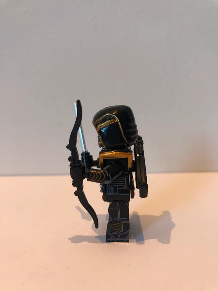Figurine type lego Hawkeye. Marvel - photo numéro 3