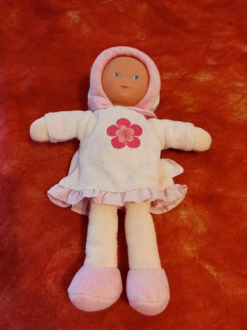 Poupée Corolle rose avec fleur