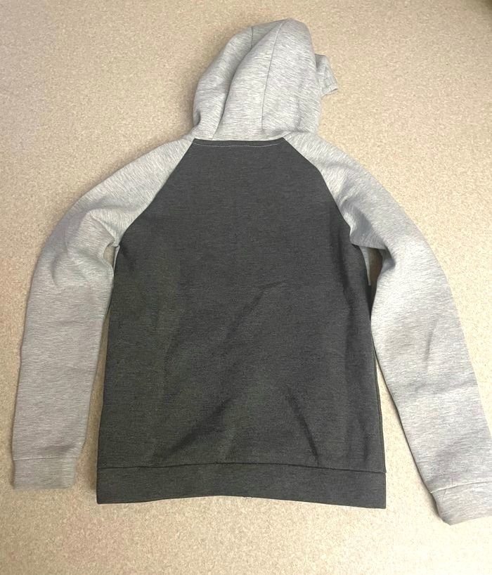 veste sweat à capuche Kiabi garçon 12 ans gris foncé/ gris clair excellent etat - photo numéro 2