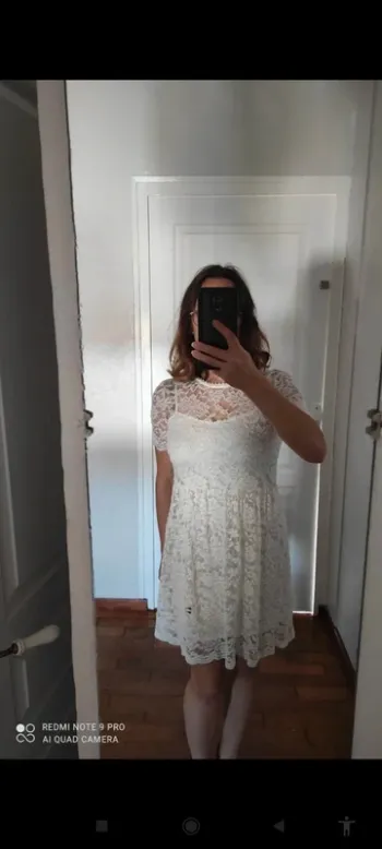 Magnifique robe blanche à dentelle