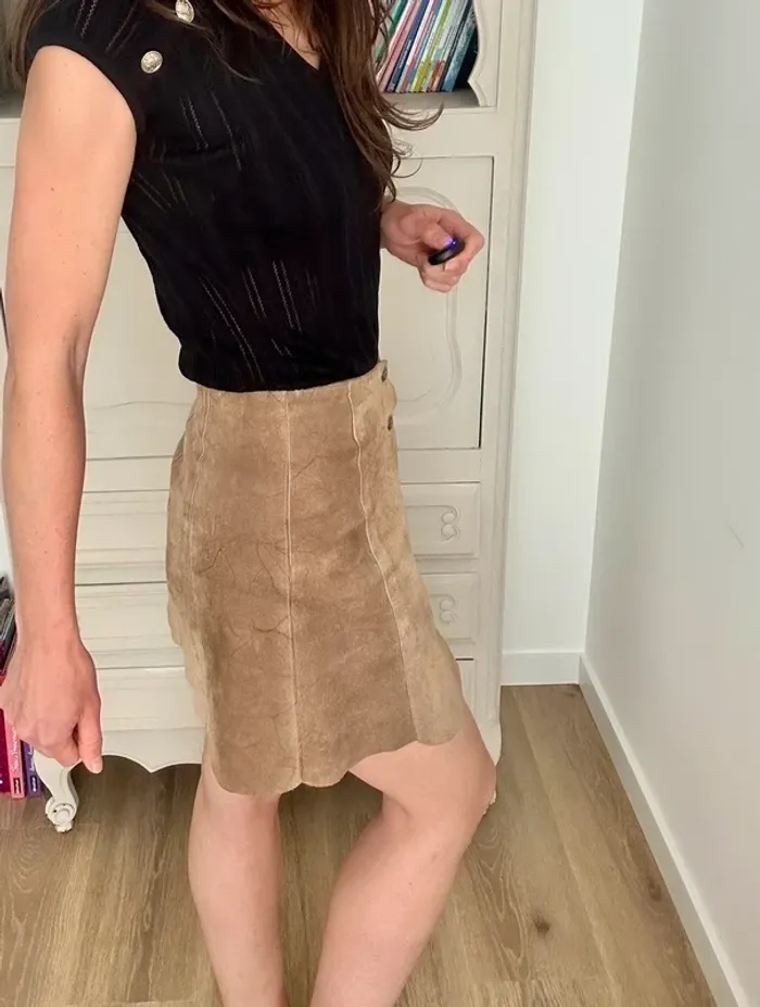 Superbe petit jupe marron Camel bas pétale Etam en cuir daim et boutons taille 36 , S , 1 - photo numéro 10