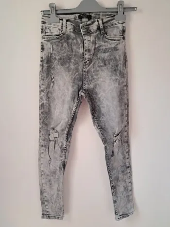 Jean skinny gris délavé effet usé tendance