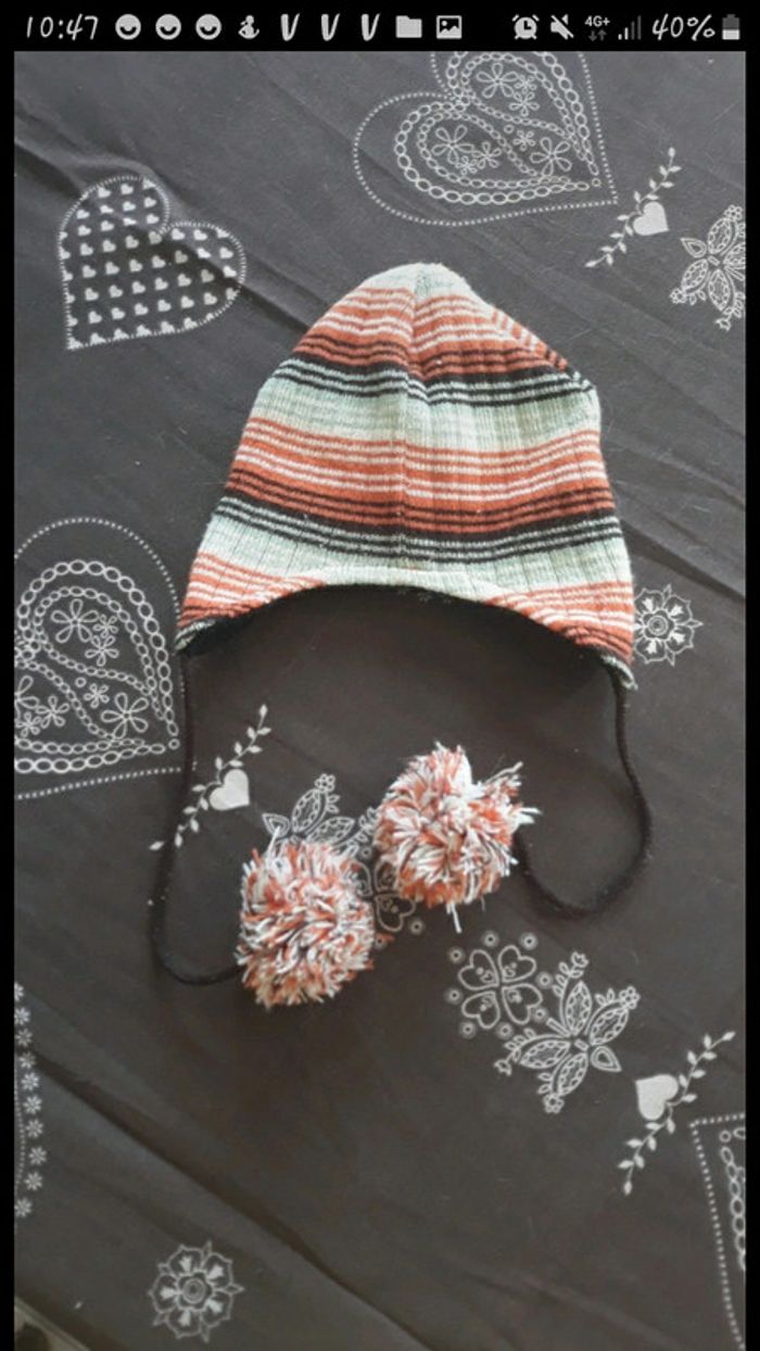 Bonnet multicolore pompon