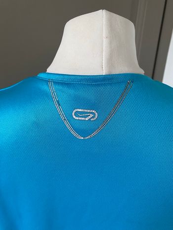 t-shirt turquoise sport