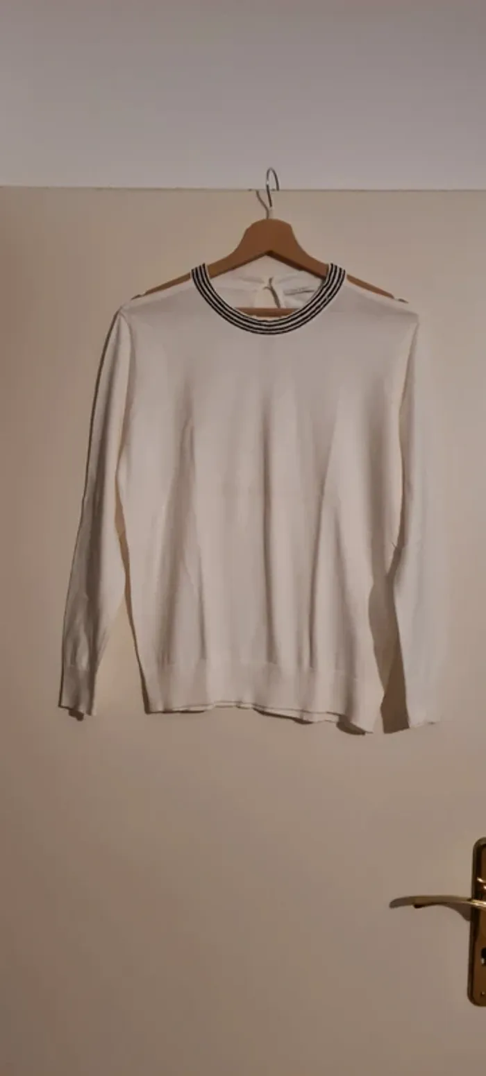 Pull blanc col rond perles noires IKKS