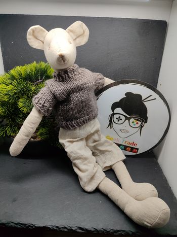 peluche doudou souris souricette dcm beige gris laine pull marron Pantin Lin 