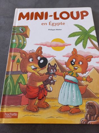 Livre mini loup en Égypte 