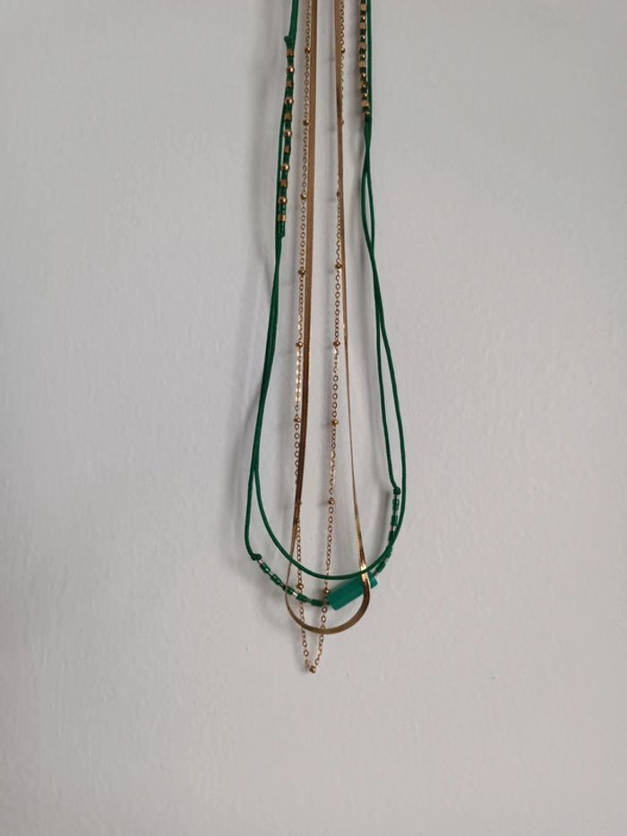 Collier vert bouteille et doré en acier inoxydable Satine En très bon état - photo numéro 2