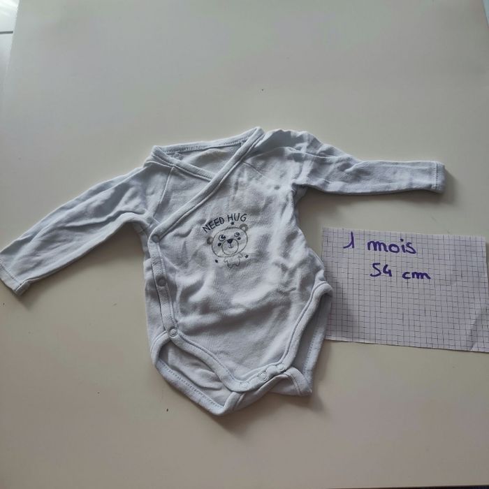 Lot pyjamas et bodies 1 mois - photo numéro 8