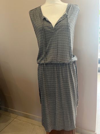 Jolie robe H&M taille M comme neuve