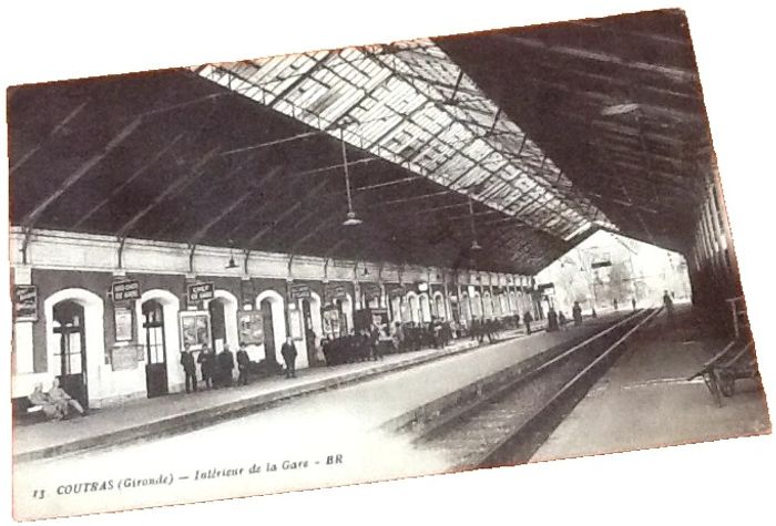 Carte postale ancienne Coutras (Gironde) Intérieur de la Gare