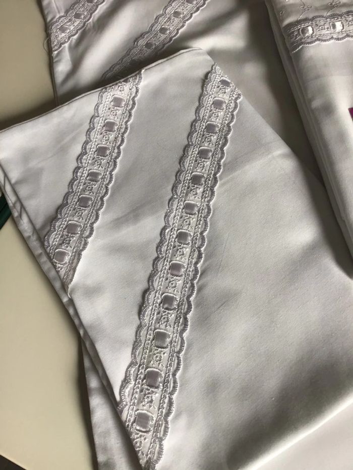 Parure de lit 52% coton 2 personnes broderie anglaise - photo numéro 3