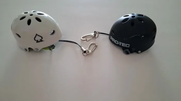 Lot de 2 porte clés casque