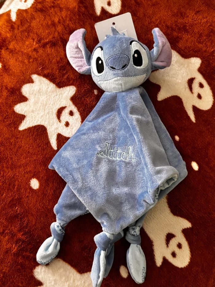 Lot doudou et hochet Stitch Disney neuf - photo numéro 3