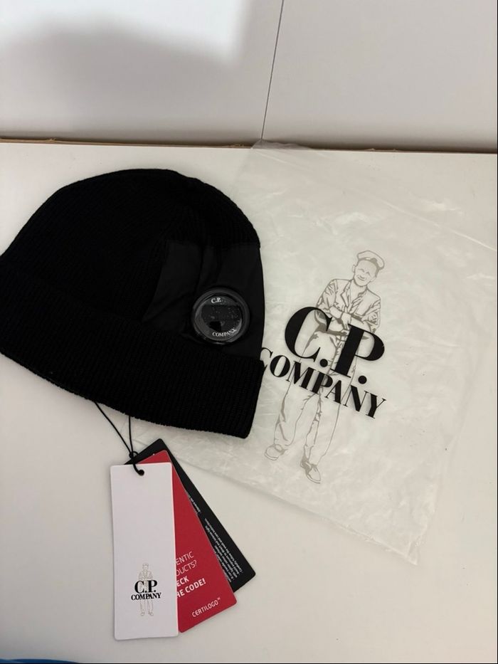 Bonnet C.P. Company - photo numéro 2