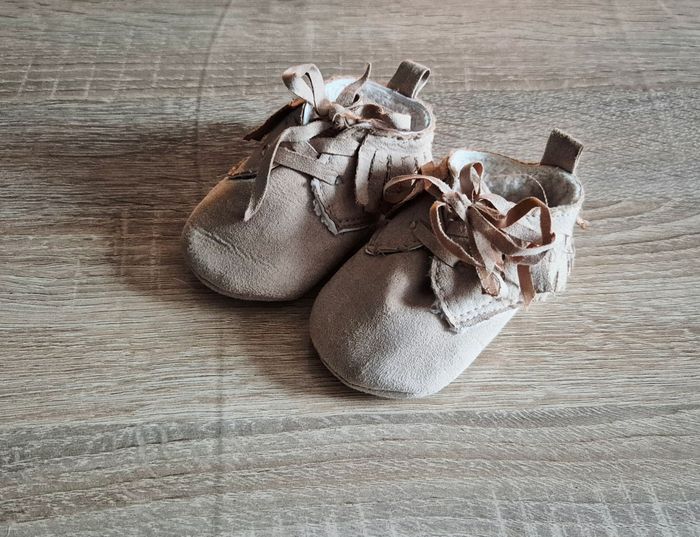 Chaussures bébé fourrés à franges - Très bon état