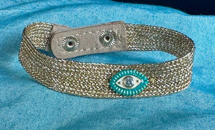 Bracelet manchette fils tissés dorés pailletés œil perles turquoises cristal habaha Paris